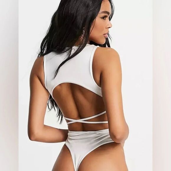 NWT Missguided Backless Racer Neck Bodysuit in Cream​ - Picture 3 of 4